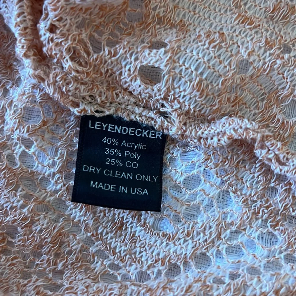 Leyendecker Cold Shoulder Salmon Crochet V-Neck Crop Top size 4